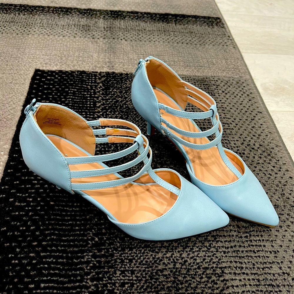 Blue pointed toe heels. 2 1/2 inch